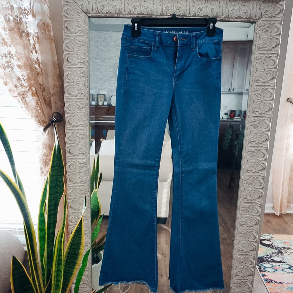 American Eagle blue jeans